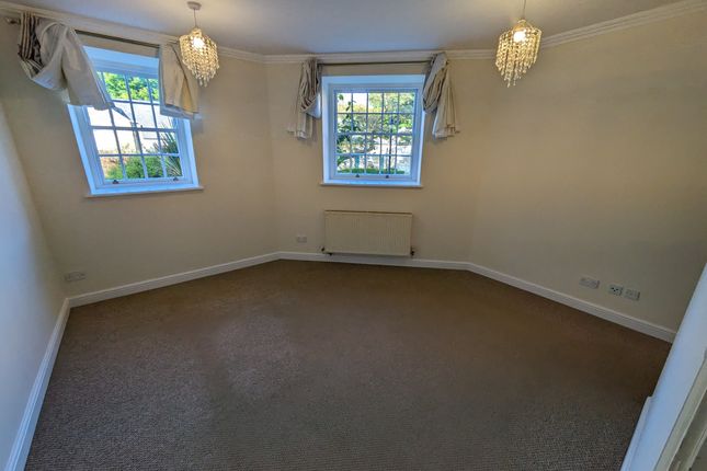 33, Yew Tree Court, St. Clements Vean, Truro photo 3
