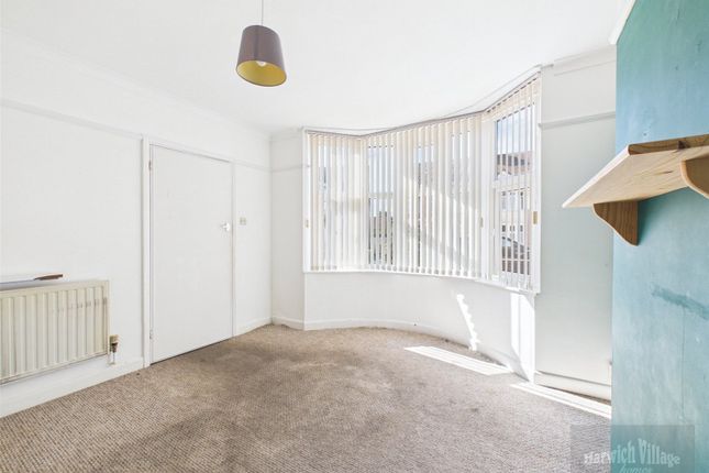 6, Portland Crescent, Essex photo 3