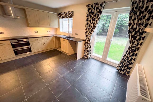 34, White Rose Avenue, Mansfield photo 4