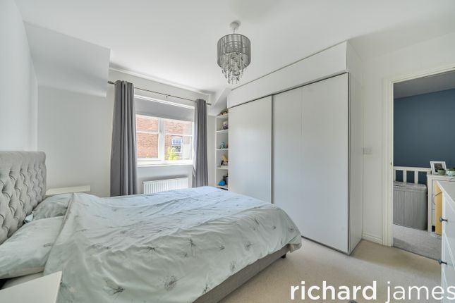 5, Staldon Court, Swindon photo 4