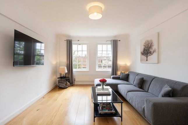 2-bed flat on Fulham Road, London, £4,298/mo