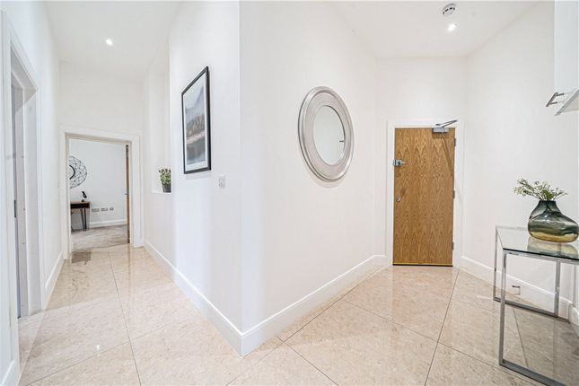 Flat for sale in Grand Approach, Thorney Lane South, Iver