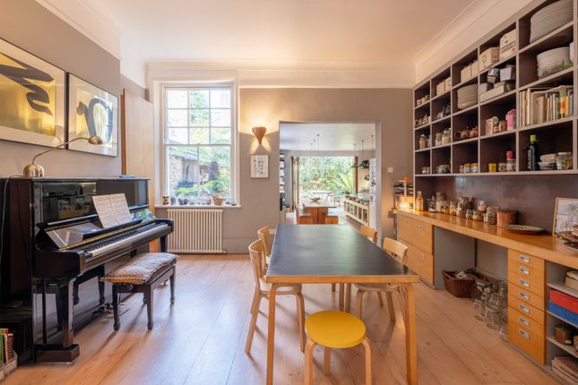19, Kingswood Avenue, London photo 4