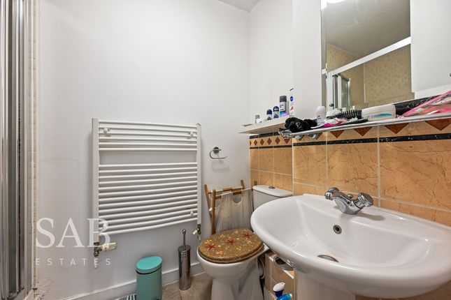20 Taywood Road, Northolt photo 4