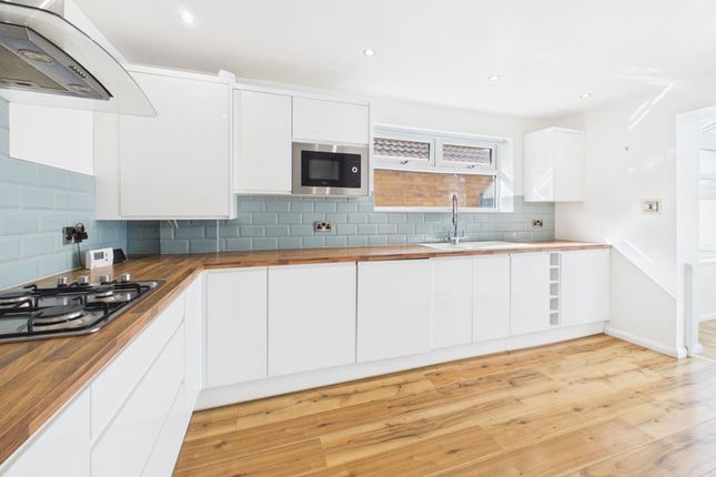 7 Hollytree Avenue, Hull photo 3