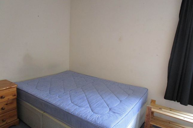4 Larch Street, Dundee photo 5