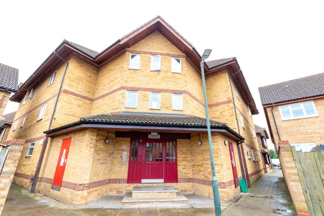 Flat for sale in Cook Square, Erith