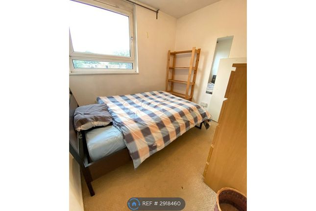 Flat, Drakeley Court Aubert Park, London photo 5