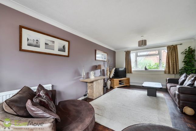 13, Springfield Road, Tadley photo 4
