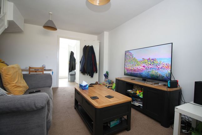 3 Arbour Court, Fareham photo 4