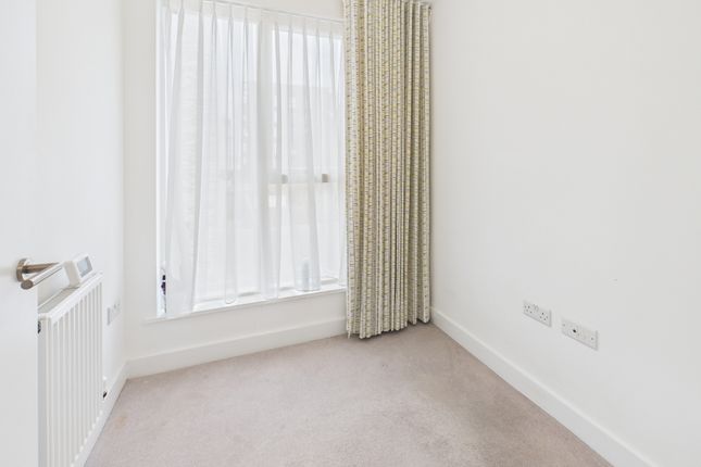 Cam02545G0-Pr0471-Still013