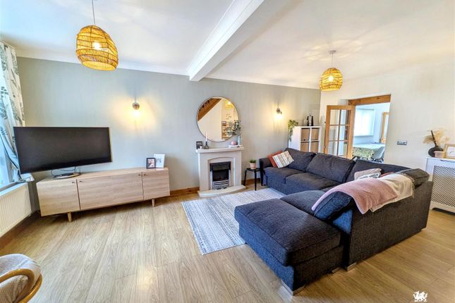 20, Ashgrove, Llanelli photo 4