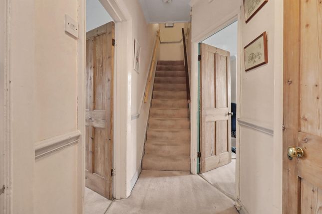 21 Vale Road, Esher photo 3