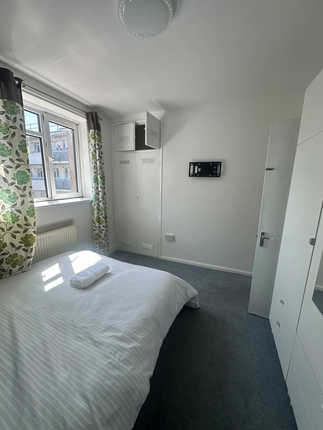 Weir Road, London photo 3