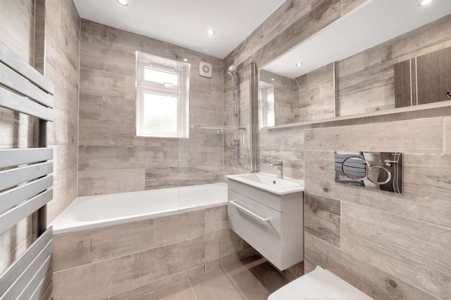 104 Landseer Avenue, London photo 4