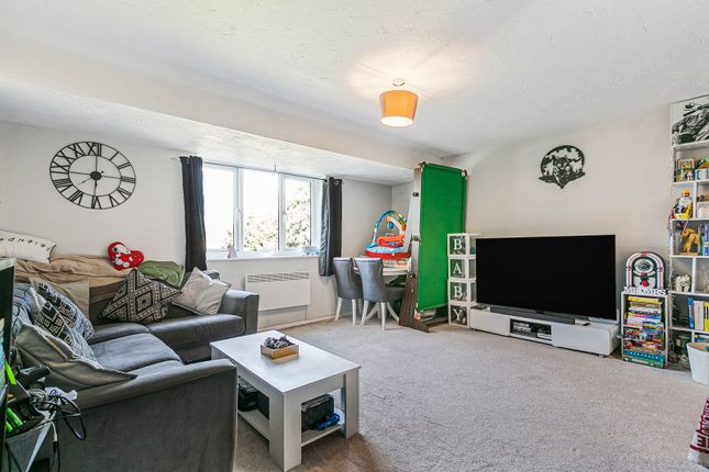 78, Seymour Way, Surrey photo 2