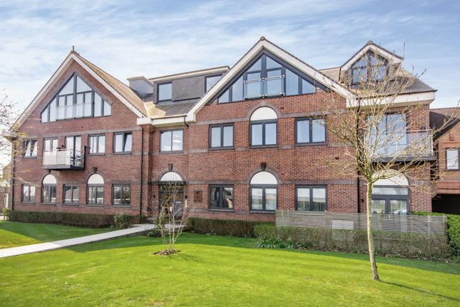 Flat for sale in Woodside Road, Amersham