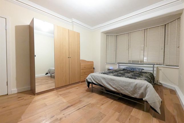7787h, Riverview Gardens, Twickenham photo 3