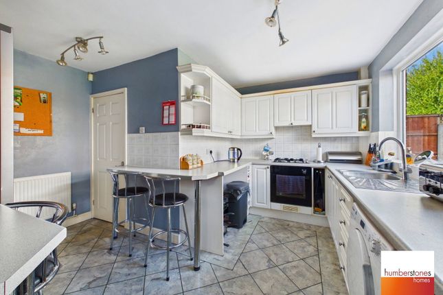 15, Collins Close, Quinton photo 3