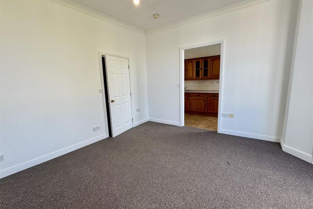 Flat 3, 40, Albemarle Crescent, Scarborough photo 4