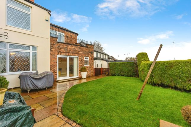 8, Bredbury Green, Stockport photo 2