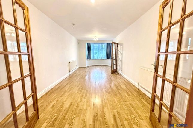 1031a Great Cambridge Road, Enfield photo 2