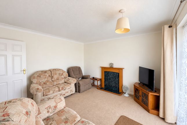 50, Hollybank Crescent, Southampton photo 2