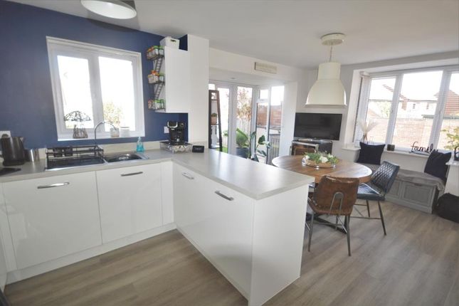 4, Bemrose Avenue, Telford photo 4