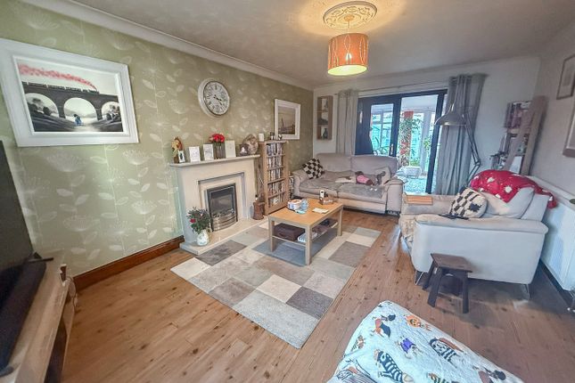 2, Burnmoor Close, Lincoln photo 3