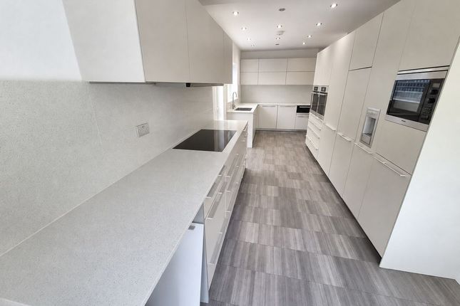 Cavendish Drive, Edgware photo 4