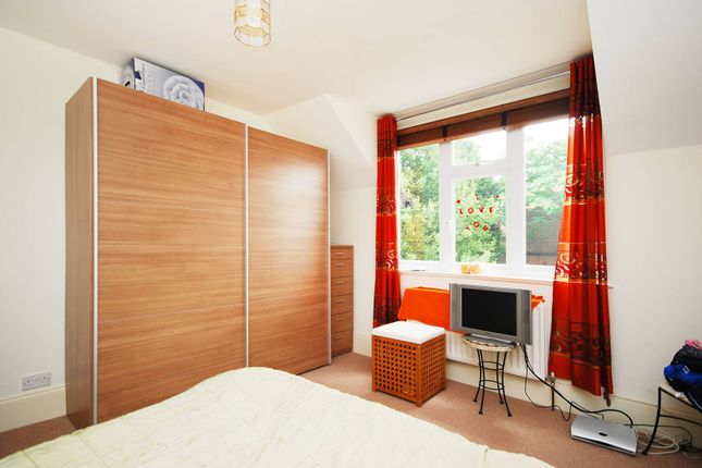 Flat to rent in Westwell Road, Streatham Common, London