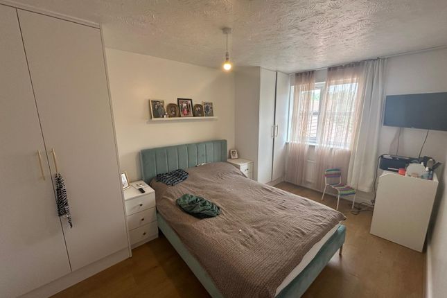 17, Barrass Close, Greater London photo 5