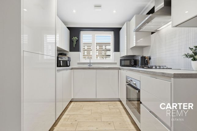 8, Carrowmore close, Grays photo 2