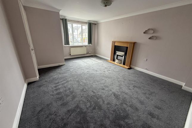 14, Clos Yr Ysgol, Llanelli photo 2