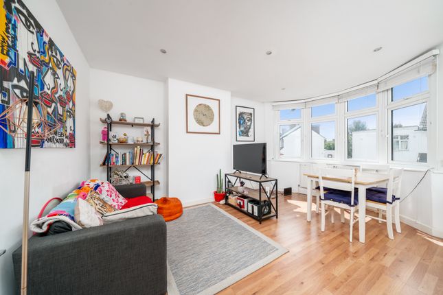 60A, Bishops Park Road, London photo 4