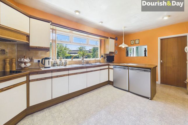 9 Heath Drive, Stafford photo 4