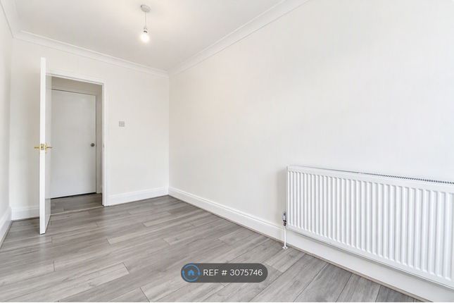 Flat, Enfield photo 5