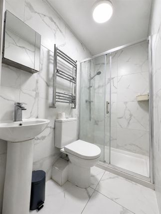 13, New North Road, Hainault photo 3