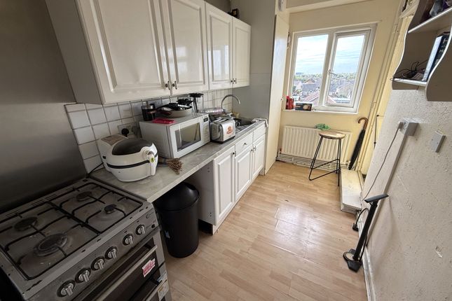 85, Byron Way, Northolt photo 3