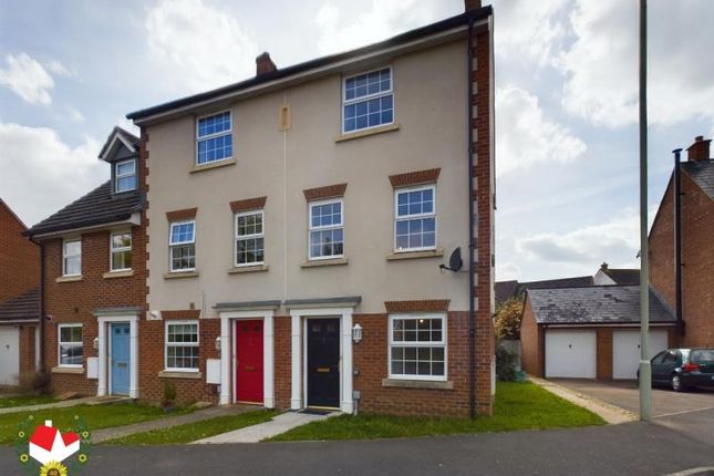 Town house to rent in Goose Bay Drive Kingsway, Quedgeley, Gloucester