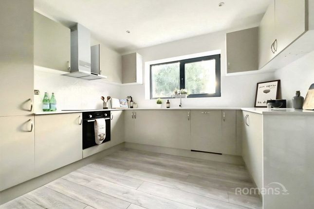 7, Sorrel Close, Hampshire photo 2