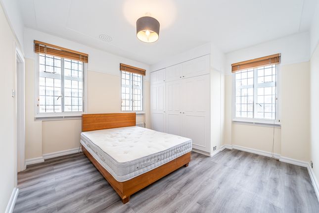 Flat to rent in Brompton Road, London