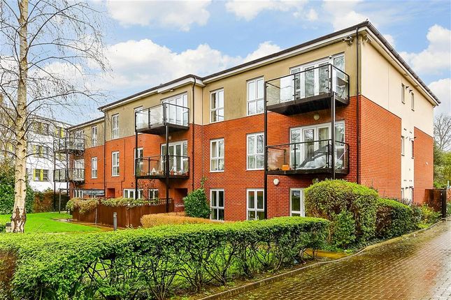 Thumbnail Flat for sale in Kendra Hall Road, South Croydon, Surrey