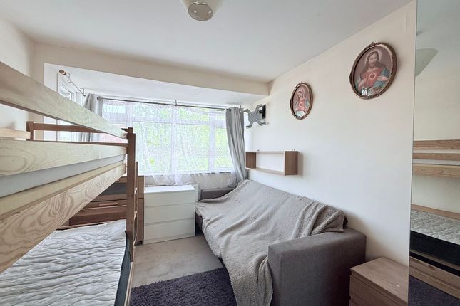 91, Jubilee Road, Greenford photo 4