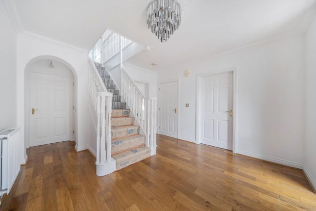 26, Dettingen Crescent, Camberley photo 3