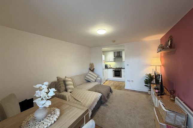 Apartment 18, 7, Waterloo Road, Stalybridge photo 2
