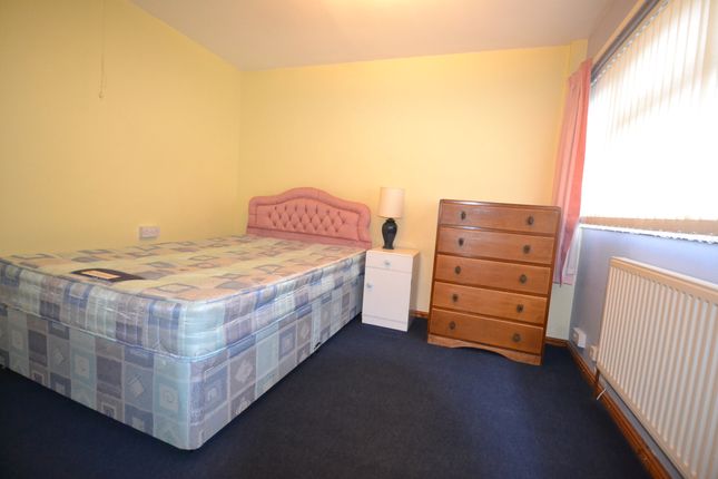 3 Bed Semi Detached House To Rent In Hunters Way Penkhull
