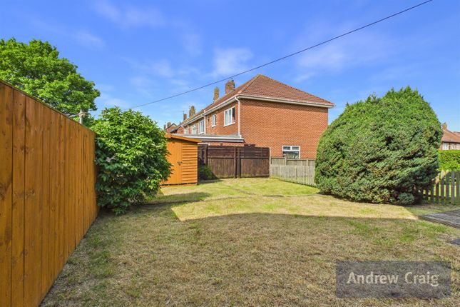 5 Tunstall Avenue, South Shields photo 4