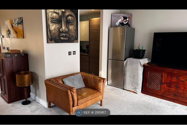 Woodcote Close, Bushey photo 2
