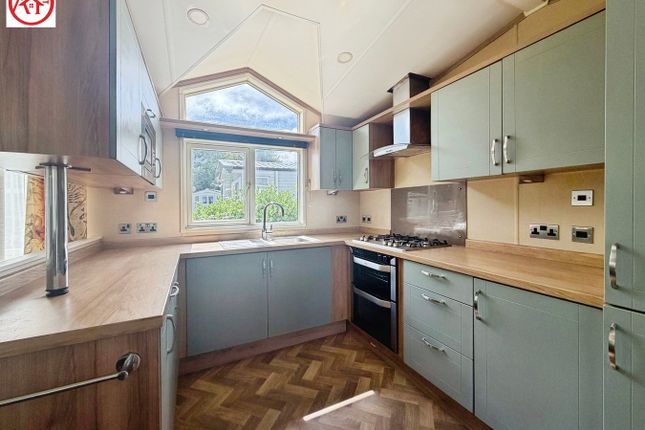11 Berkeley Square, Retreat Caravan Park, Burnham-on-Sea photo 3